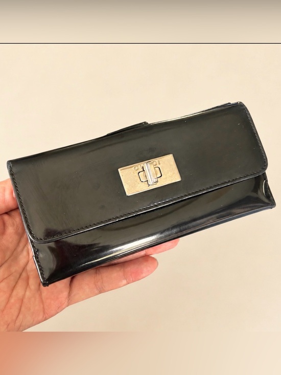 GUCCI Handbags - Gucci Turnlock Continental Patent Leather Wallet EUC